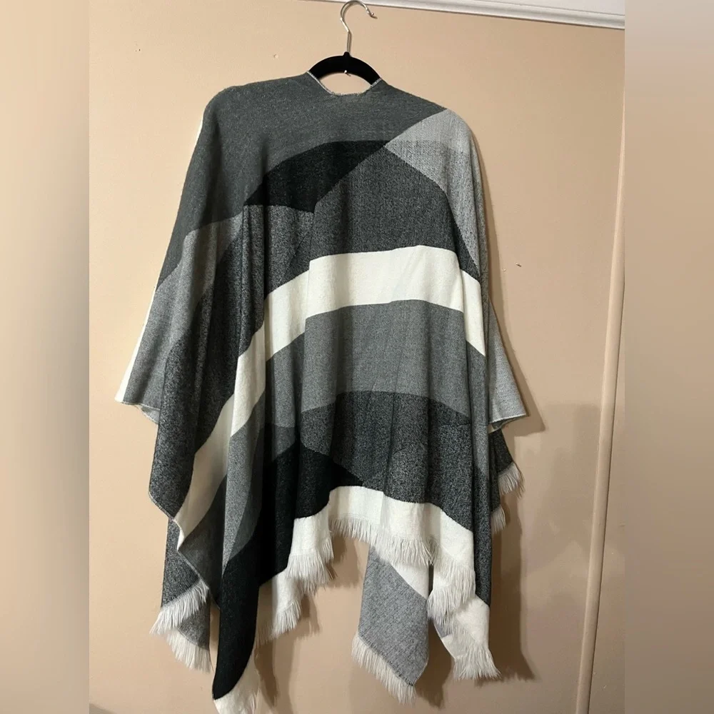 Elegant Black and Gray Oversized draped wrap-layering piece or stylish shawl - Picture 2 of 3